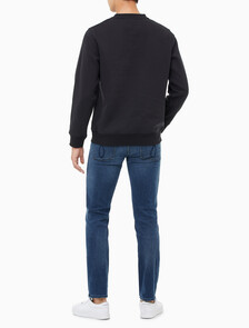 Buy 남성 레귤러핏 인스티튜셔널 로고 기모 스웨트셔츠 in color CK BLACK