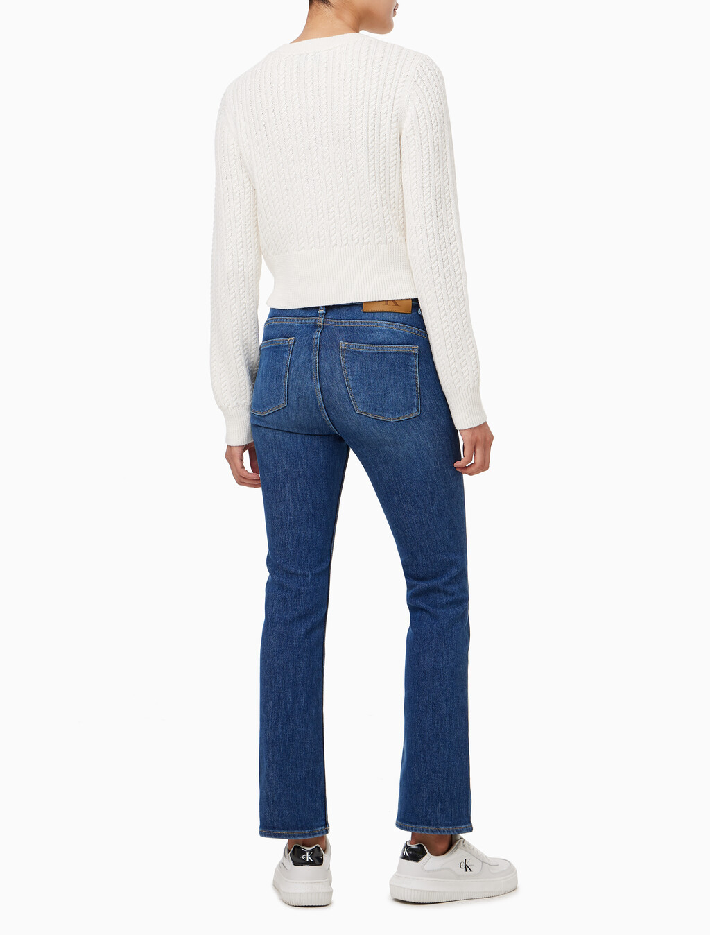 Buy 여성 크롭 케이블 가디건 in color WHITE