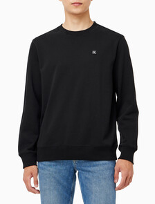 Buy 남성 레귤러핏 CK 뱃지 로고 스웻셔츠 in color CK BLACK