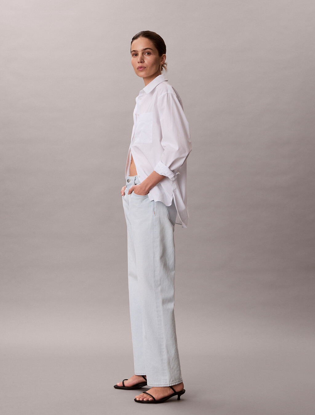 Buy 여성 90S 스트레이트 데님 in color Light blue