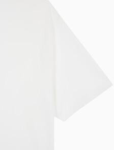 Buy 남성 릴렉스핏 히어로 모노그램 로고 반팔 티셔츠 in color BRILLIANT WHITE