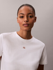 Buy 여성 우븐라벨 클래식 핏 티 in color BRIGHT WHITE