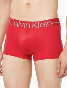 Buy 남성 뉴 사인 로고 로우 라이즈 트렁크 in color Red