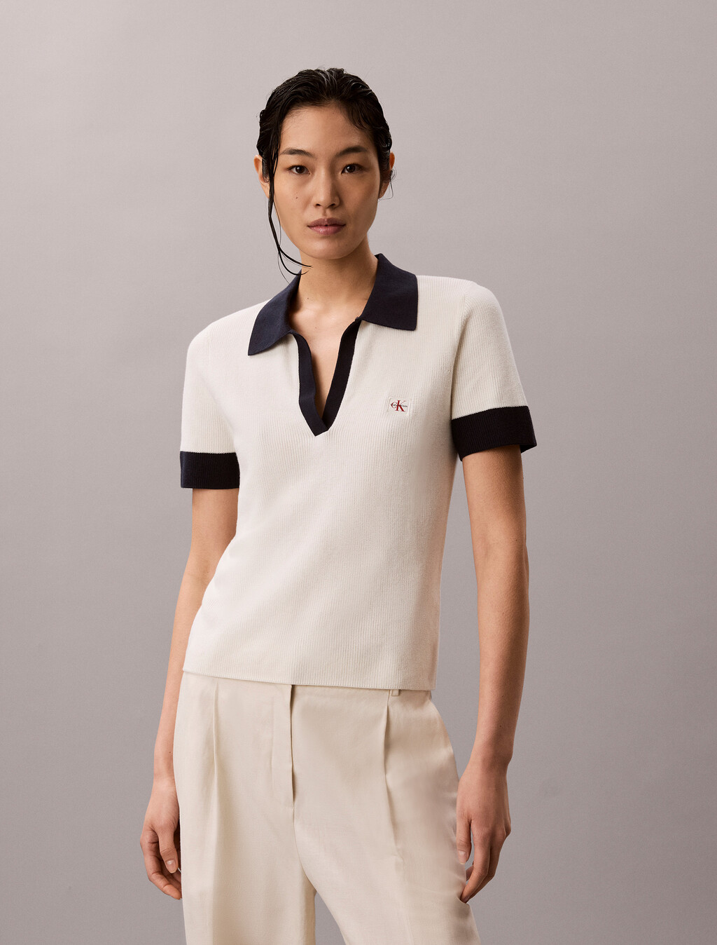 Buy 여성 우븐라벨 폴로 in color TOFU