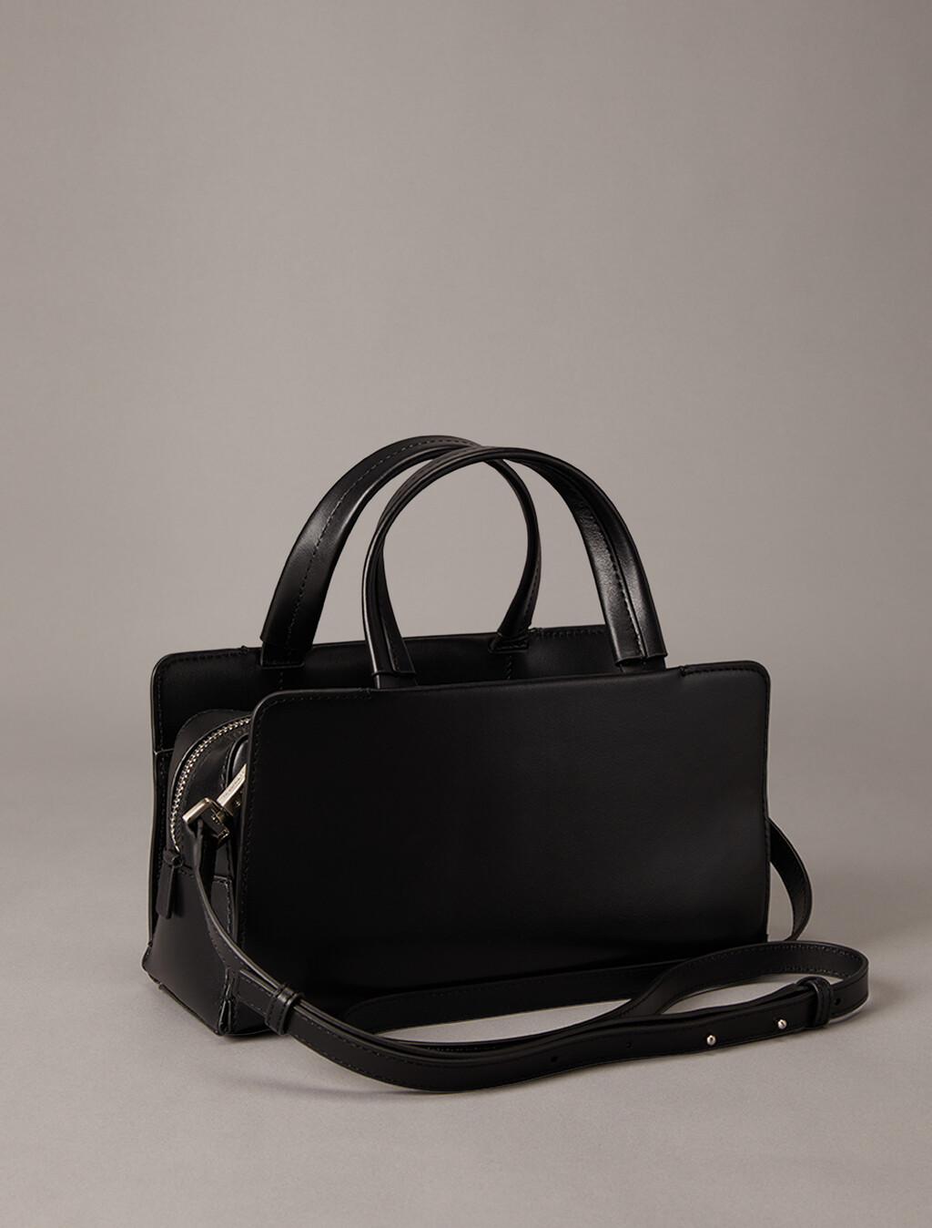 Buy 스몰 사첼백 25 in color BLACK BEAUTY
