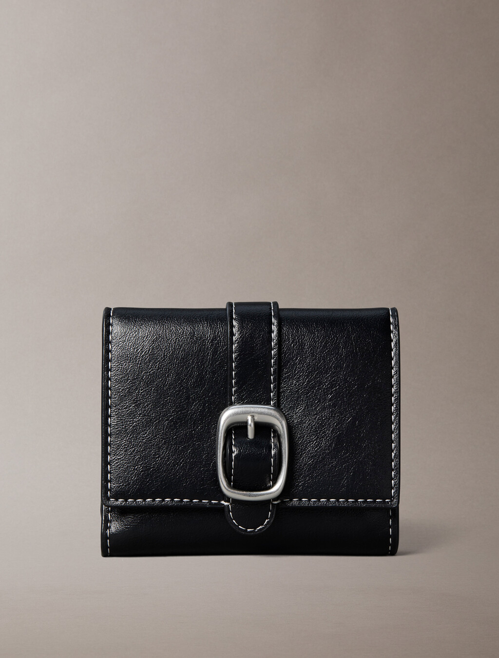 Buy 여성 버클 2 IN 1 지갑 in color BLACK