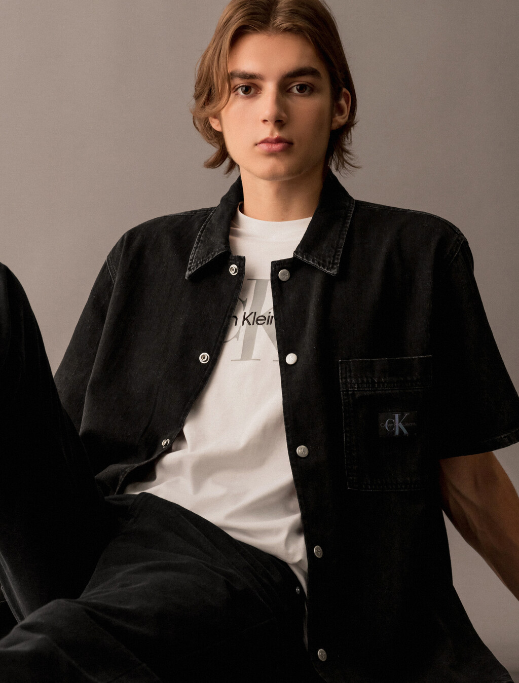 Buy 남성 데님 캠프 반팔 셔츠 in color WASHED BLACK LOGO LACE