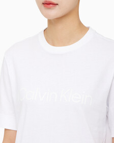 Buy 여성 릴렉스 핏 볼드 로고 반팔 티셔츠 in color BRIGHT WHITE