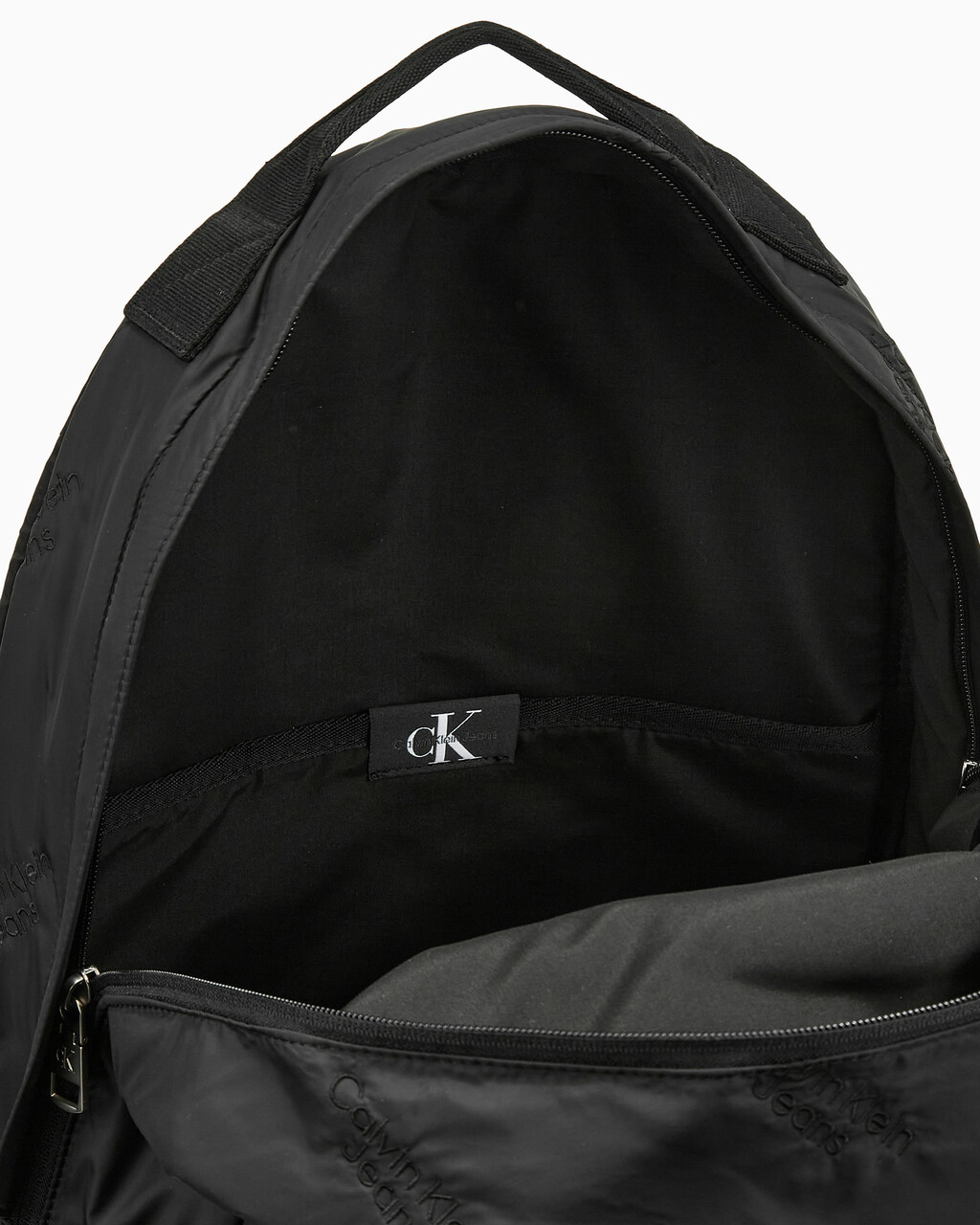 Buy 남성 CKJ 스포츠 에센셜 캠퍼스 백팩 in color BLACK