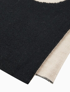 Buy 남녀공용  투톤 볼드 로고 울 머플러 in color BLACK