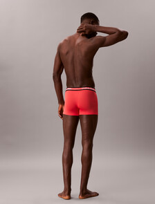 Buy 남성 아이콘 엑티브 메쉬 트렁크 in color Coral