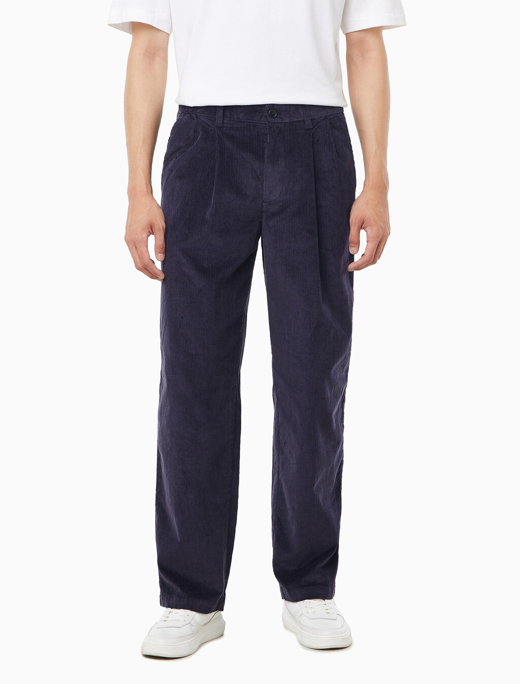 Buy 남성 코듀로이 플리티드 하프 엘라스틱 팬츠 in color Navy