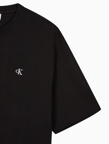 Buy 남성 릴렉스핏 아카이브 로고 반팔 티셔츠 in color BLACK