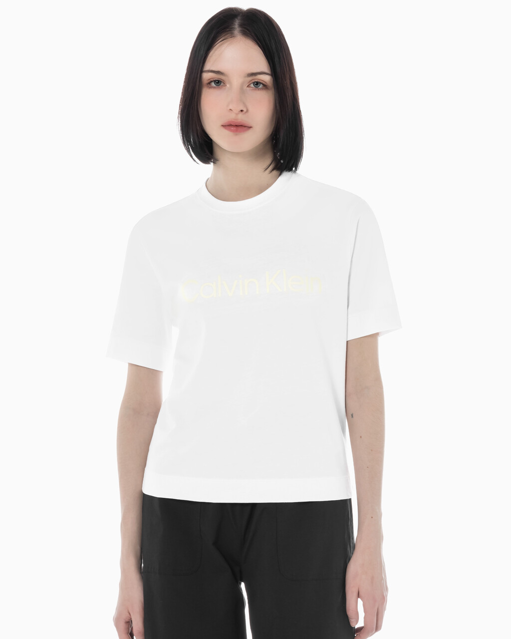 Buy 여성 릴렉스 핏 볼드 로고 반팔 티셔츠 in color BRIGHT WHITE