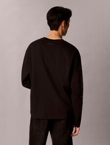 Buy 남성 릴렉스 시즌 그래픽 긴팔 티셔츠 in color BLACK
