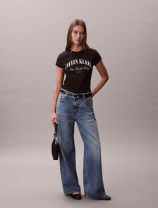 Buy 여성 그래픽 로고 베이비 티 in color BLACK