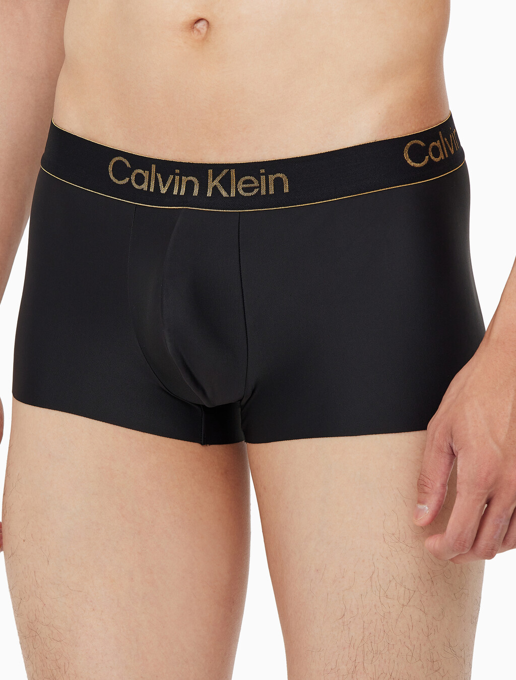 Buy 남성 CK 블랙 홀리데이 로우라이즈 드로즈 in color BLACK