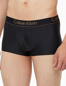 Buy 남성 CK 블랙 홀리데이 로우라이즈 드로즈 in color BLACK