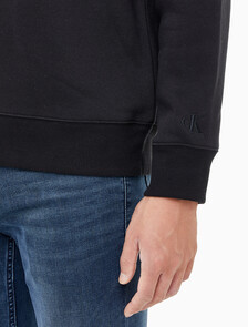Buy 남성 레귤러핏 인스티튜셔널 로고 기모 스웨트셔츠 in color CK BLACK