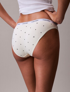 Buy 여성 모던로고 로우라이즈 비키니 in color Yellow Print