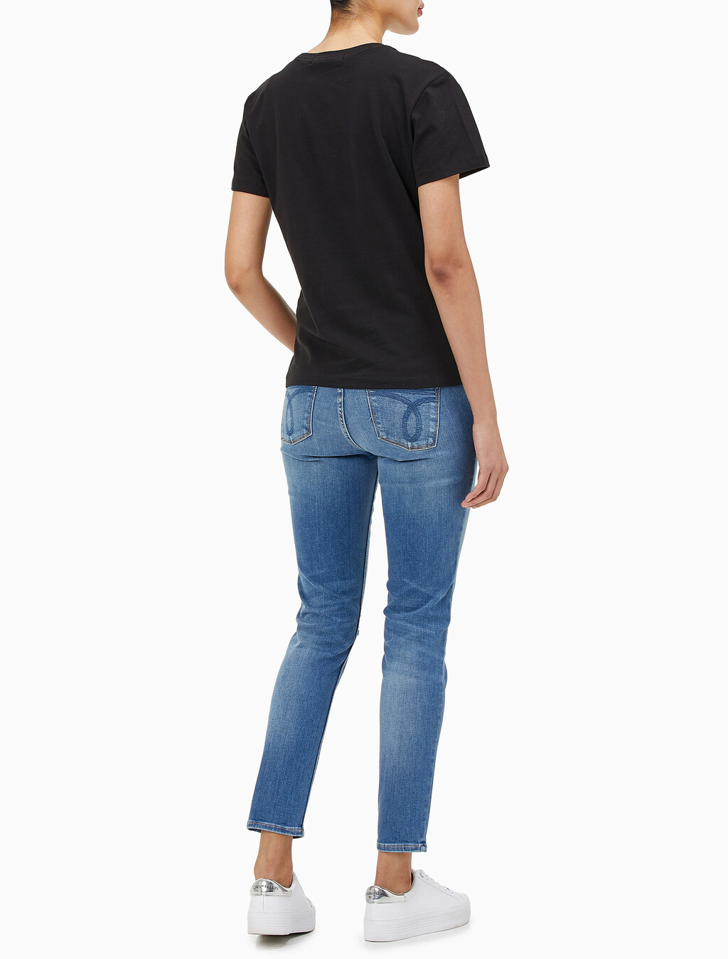 Buy 여성 슬림핏 인스티튜셔널 로고 반팔 티셔츠 in color CK BLACK