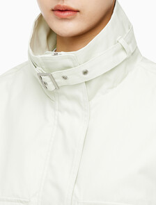 Buy 여성 코튼 유틸리티 숏 자켓 in color WHITE