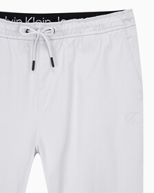 Buy 남성 슬림핏 드로코드 치노 팬츠 in color GHOST GREY