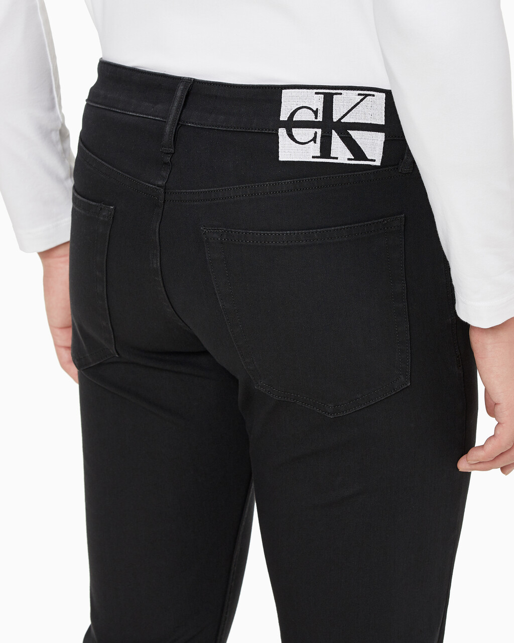 Buy 남성 슬림핏 린스 블랙 데님 in color WASHED BLACK LOGO LACE