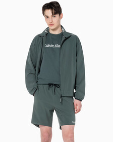 Buy 남성 리플렉티브 로고 레귤러 핏 윈드 재킷 in color URBAN CHIC