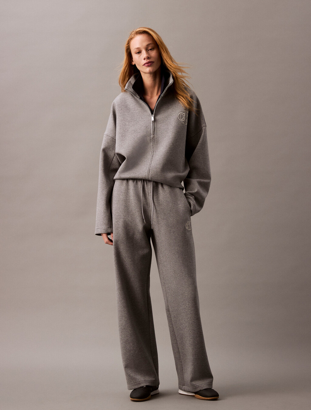 Buy 여성 스페이서 와이드레그 트랙 팬츠 in color MEDIUM GREY HEATHER