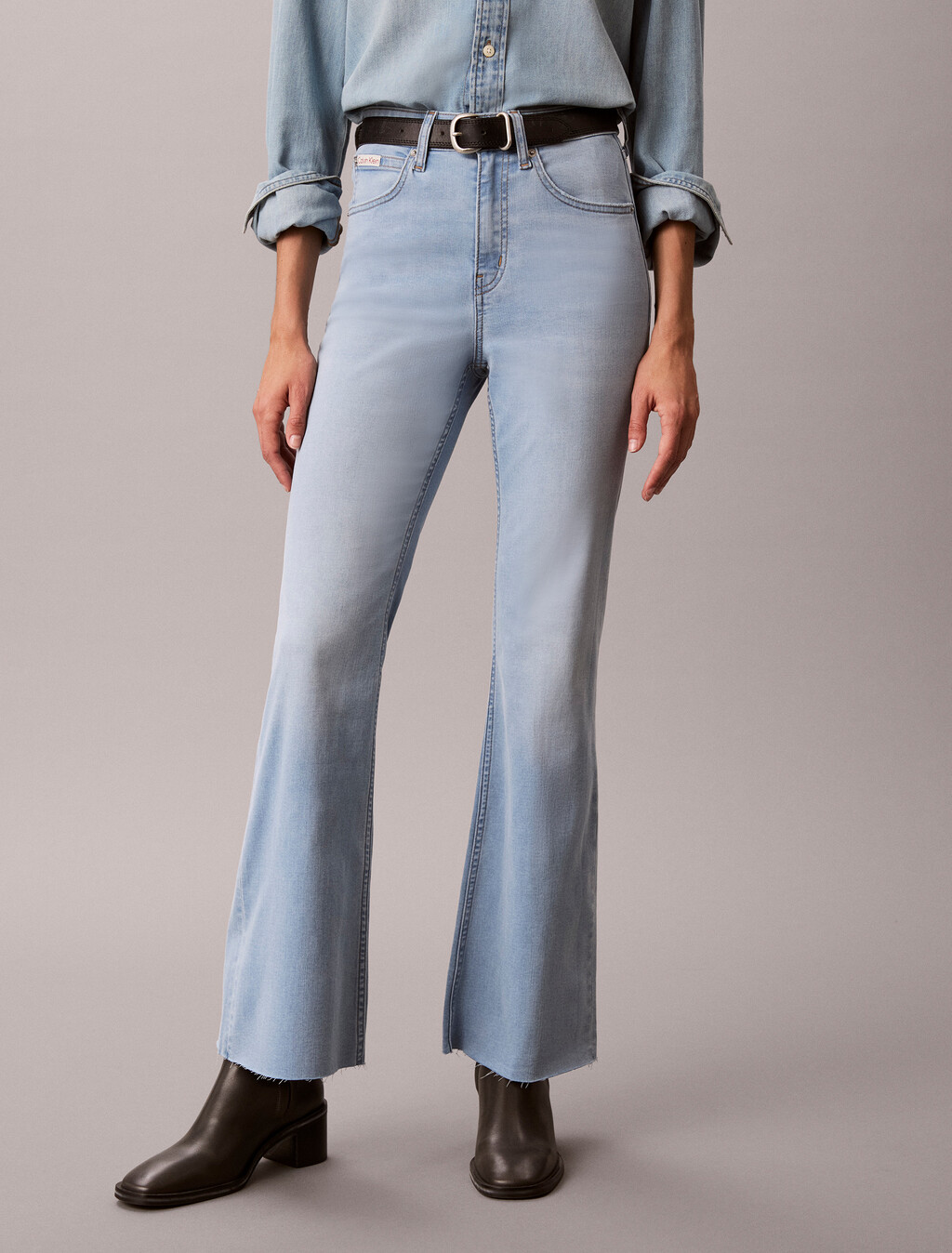 Buy 여성 아시아 하이라이즈 플레어 데님 in color Light Blue