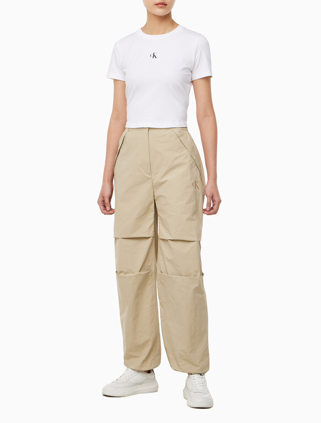 Buy 여성 크링클 나일론 파라슈트 팬츠 in color WHITE PEPPER