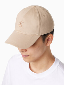 Buy 남녀공용 CKJ 스몰 모노그램 로고 볼캡 in color BEIGE