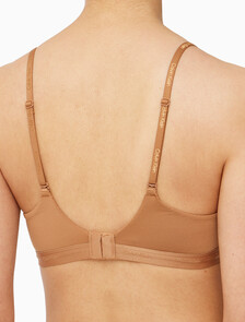 Buy 여성 폼투바디 브라렛 in color SANDALWOOD