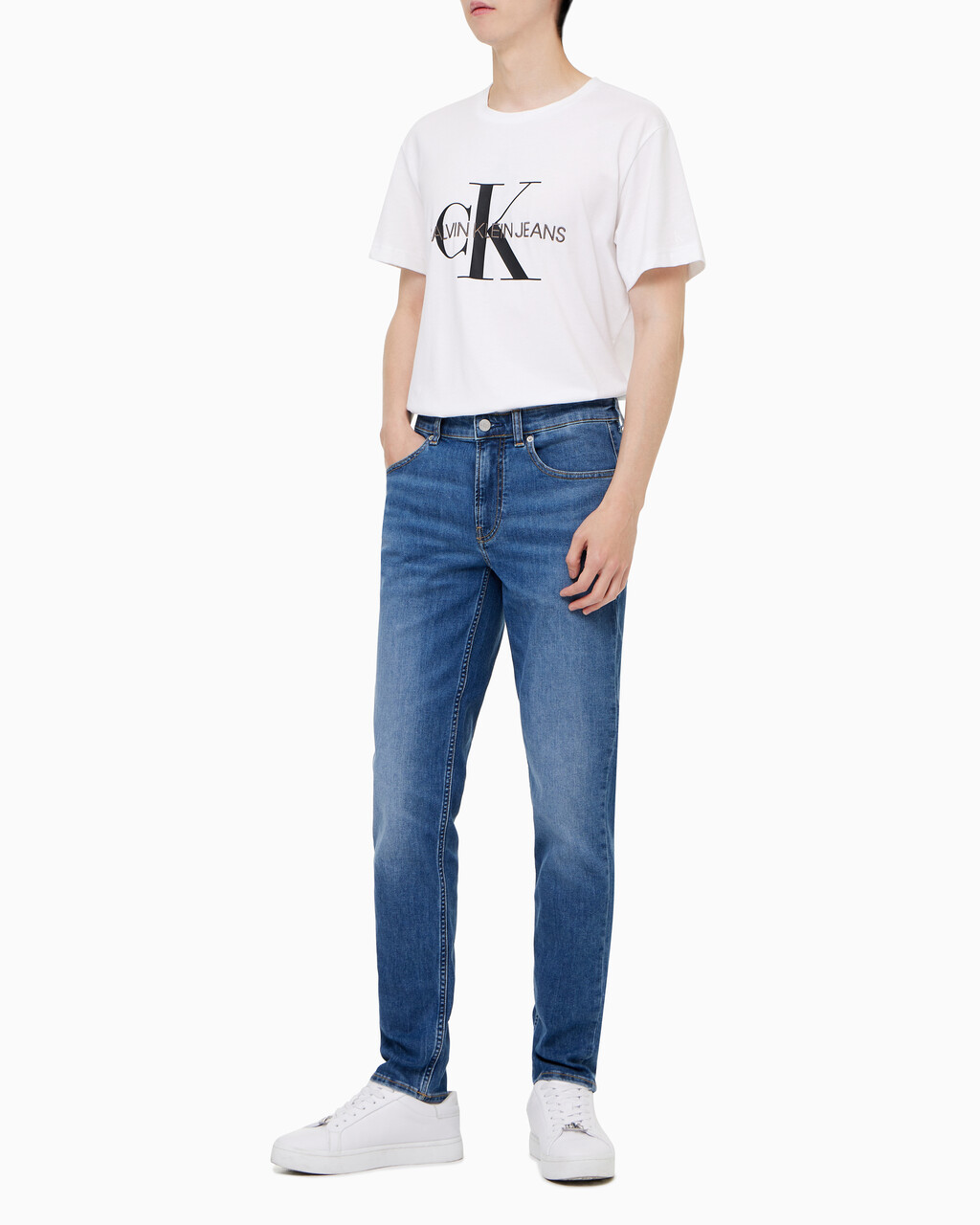 Buy 남성 바디 테이퍼핏 미드 블루 37.5 데님 in color MID BLUE BACK EMBRO