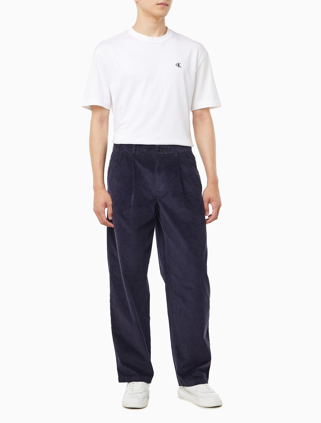 Buy 남성 코듀로이 플리티드 하프 엘라스틱 팬츠 in color Navy