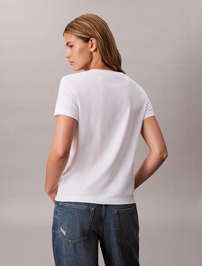 Buy 여성 모노그램 브이넥 티 in color BRILLIANT WHITE