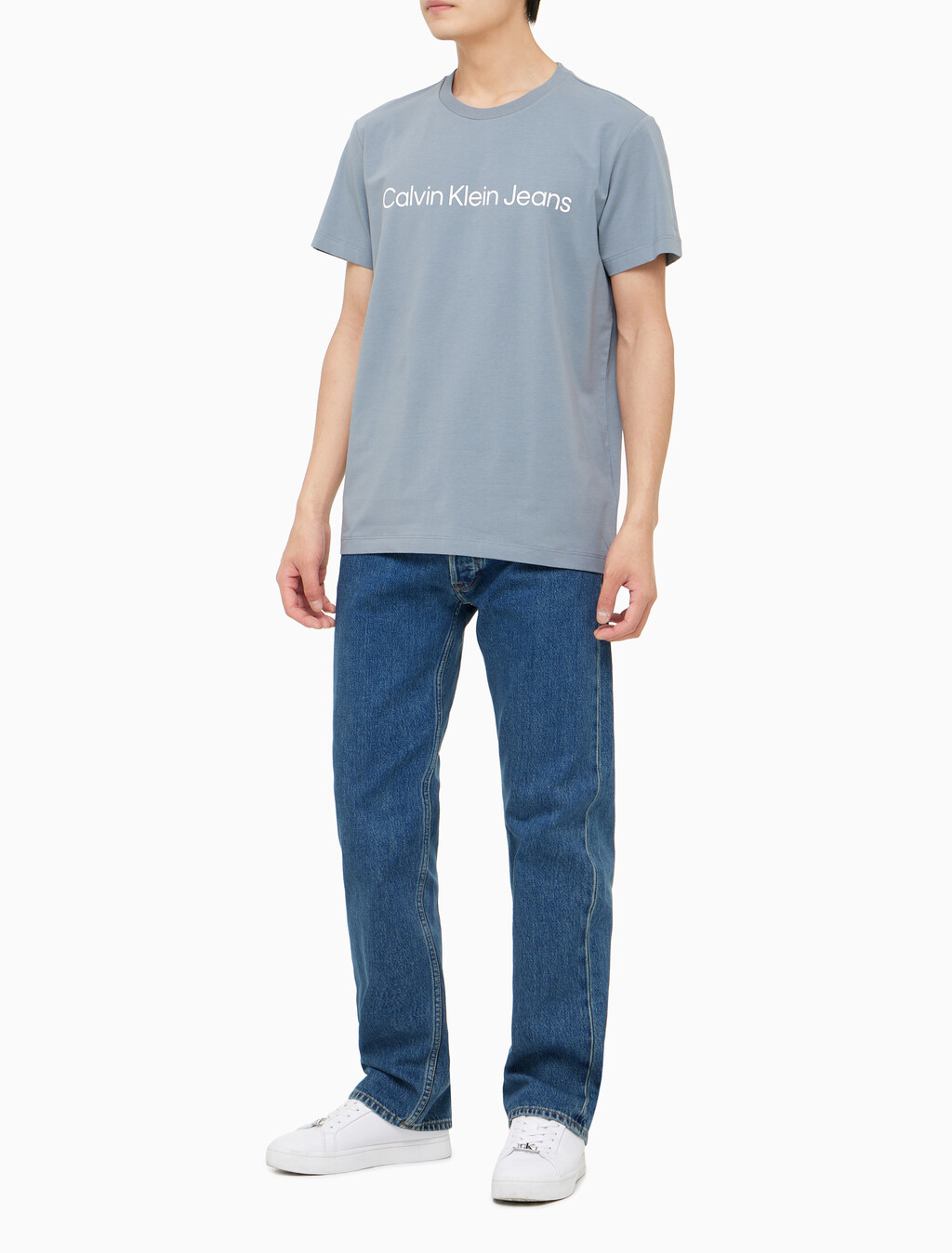 Buy 남성 레귤러핏 인스티튜셔널 로고 스트레치 반팔 티셔츠  in color OVERCAST GREY
