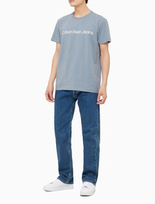 Buy 남성 레귤러핏 인스티튜셔널 로고 스트레치 반팔 티셔츠  in color OVERCAST GREY