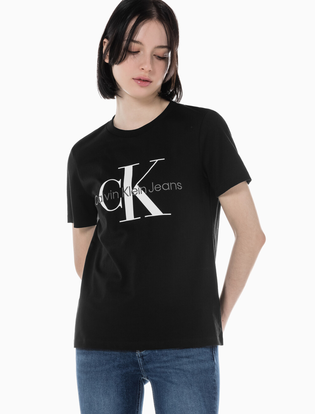 Buy 여성 스트레이트핏 모노그램로고 크루넥 반팔 티셔츠 in color CK BLACK