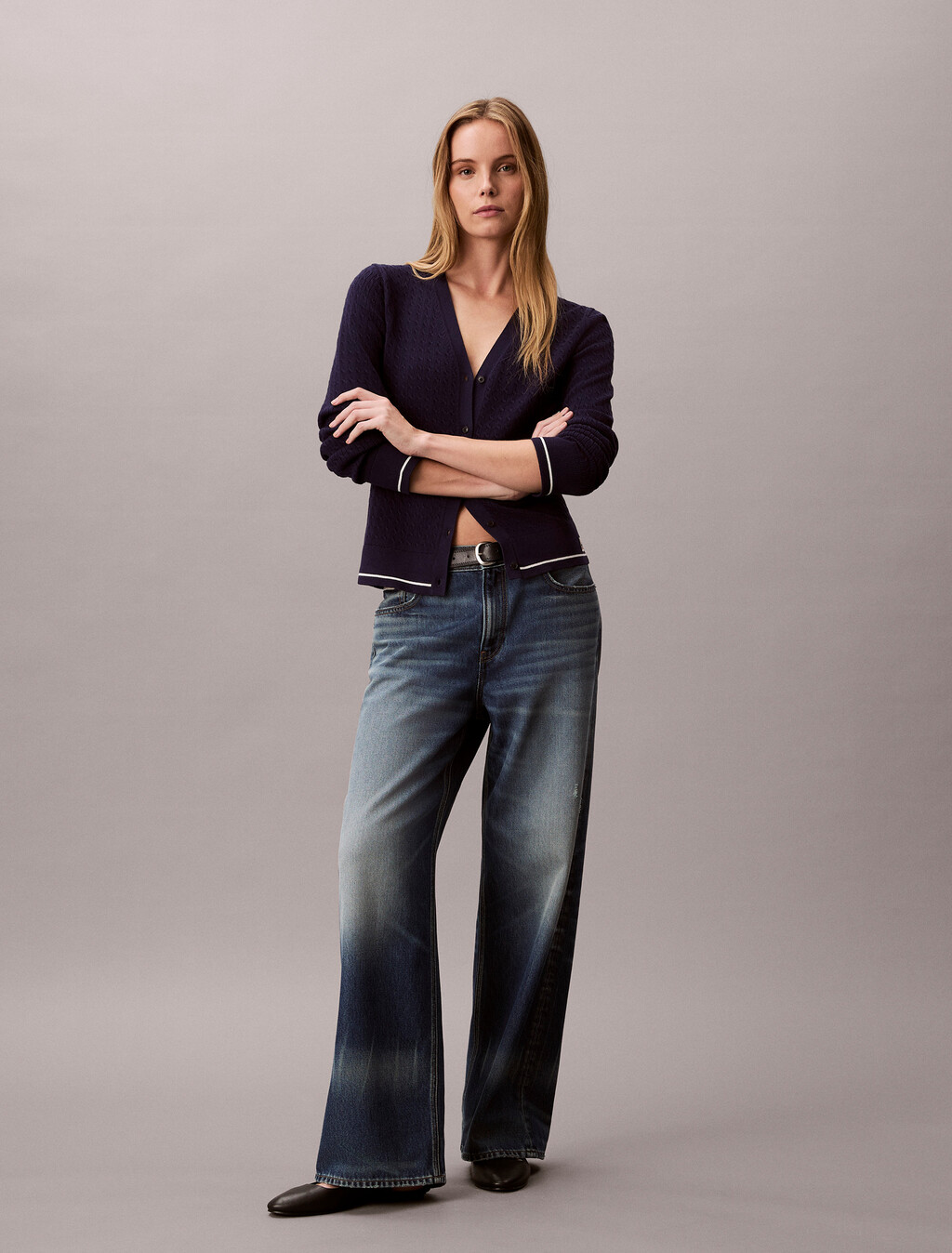 Buy 여성 우븐라벨 케이블 가디건 in color Evening Blue