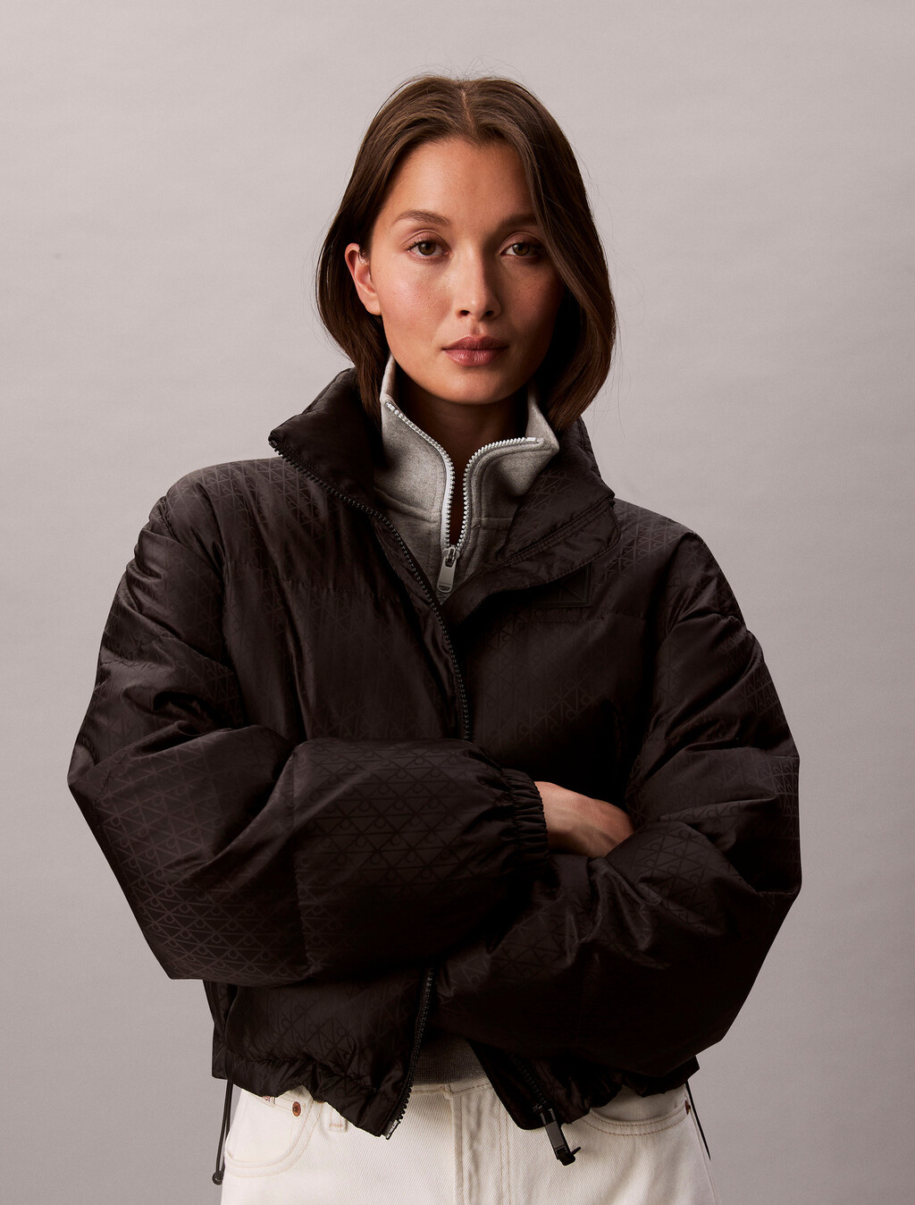 Buy 여성 AOP 로고 자카드 다운 자켓 in color BLACK