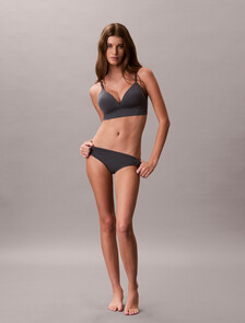 Buy 여성 인비져블 테일러드 NSE AF 트라이앵글 브라 in color DARK GREY