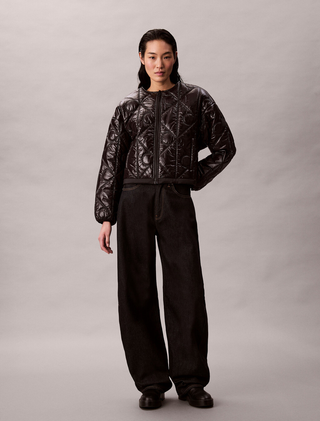 Buy 여성 로고 퀼티드 패딩 자켓 in color BLACK