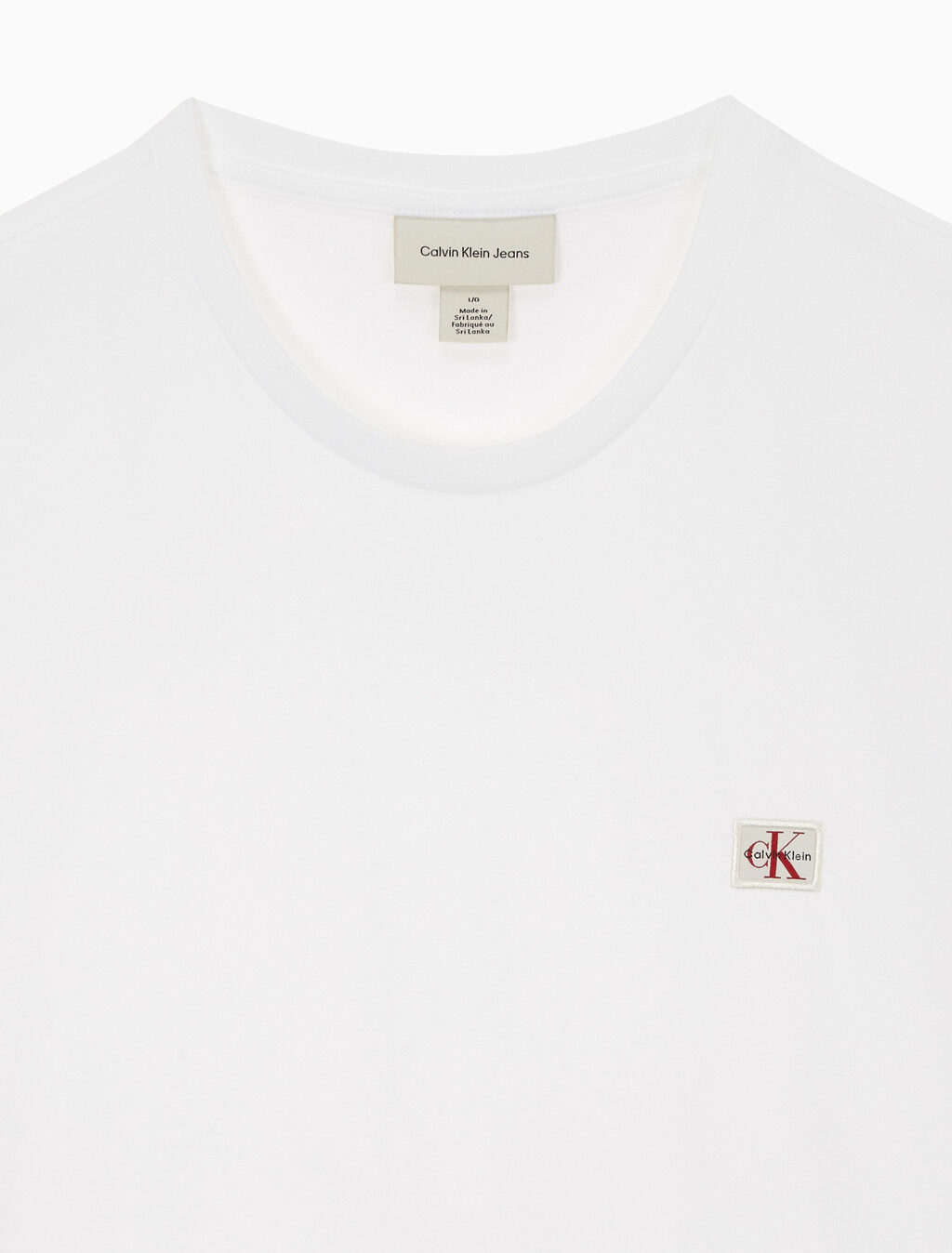 Buy 남성 클래식핏 뱃지 로고 반팔 티셔츠 in color BRIGHT WHITE