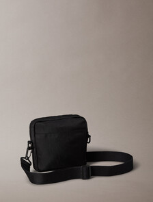 Buy 남녀공용 볼드 로고 스퀘어 크로스바디 in color BLACK