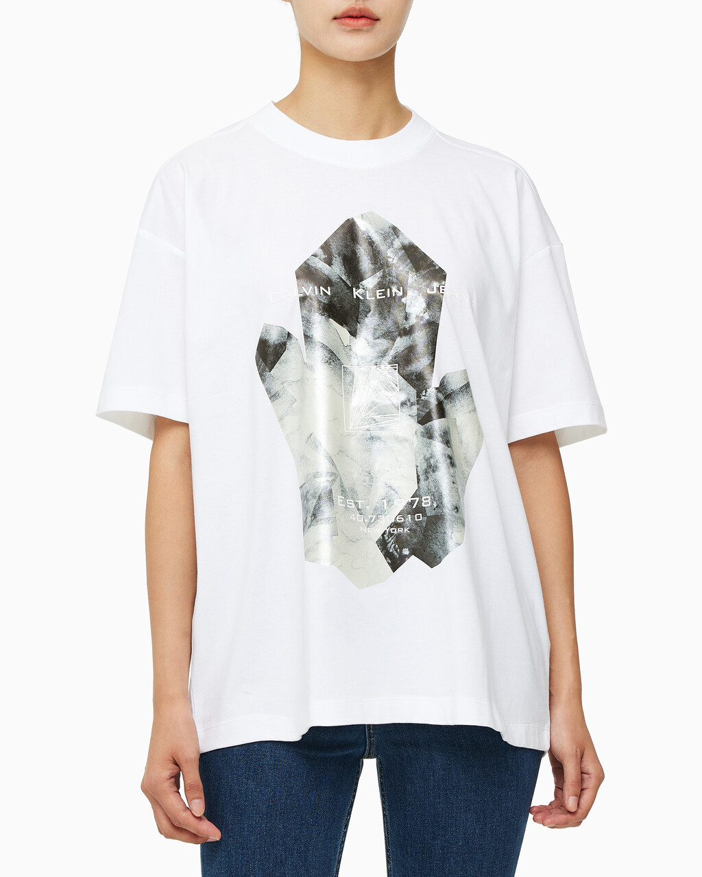 Buy 여성 다이아몬드 그래픽 보이프랜드 티셔츠 in color BRIGHT WHITE
