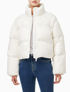 Buy 여성 크롭 글로시 커브드 퀼팅 다운 푸퍼 in color WHITE