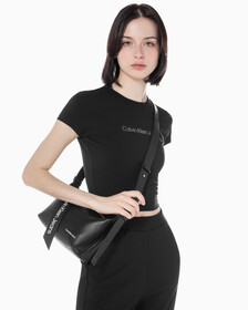 Buy 여성 CKJ 스컬티드 숄더백 in color BLACK