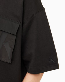 Buy 남성 오버사이즈 우븐 포켓 반팔 스웻셔츠 in color CK BLACK